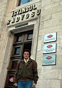  Bora CETIN, RADYOEVI önünde, 2004